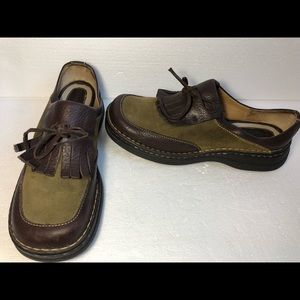 🛑SOLD🛑High Sierra olive brown fringe slides